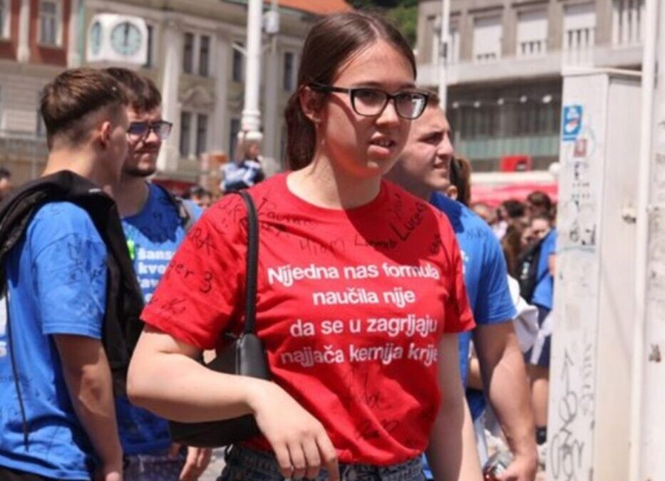 4.b ima najbolji natpis na majici!